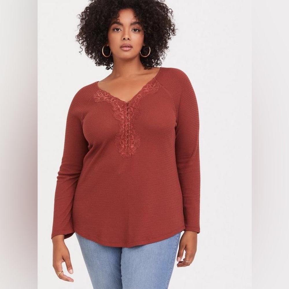 💙 Torrid Lacy Henley in Rust NWT